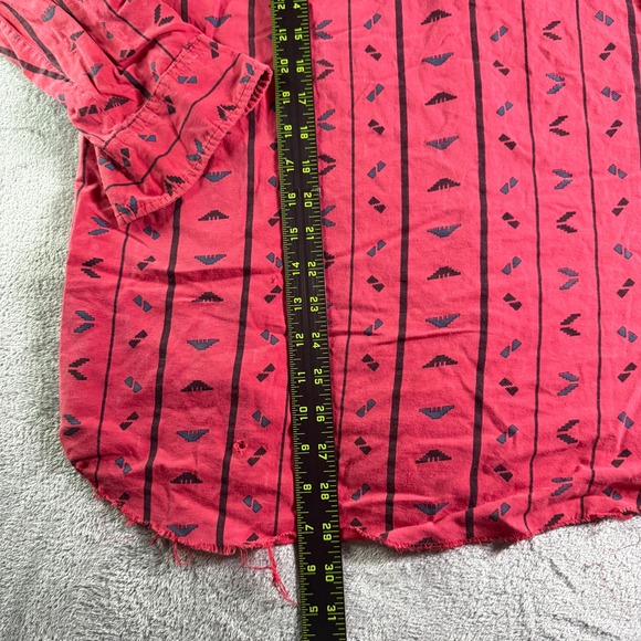 VTG Wrangler Xlong Tails Shirt Men 16.5-34 Red Southwestern Geometric Distressed - Picture 7 of 10